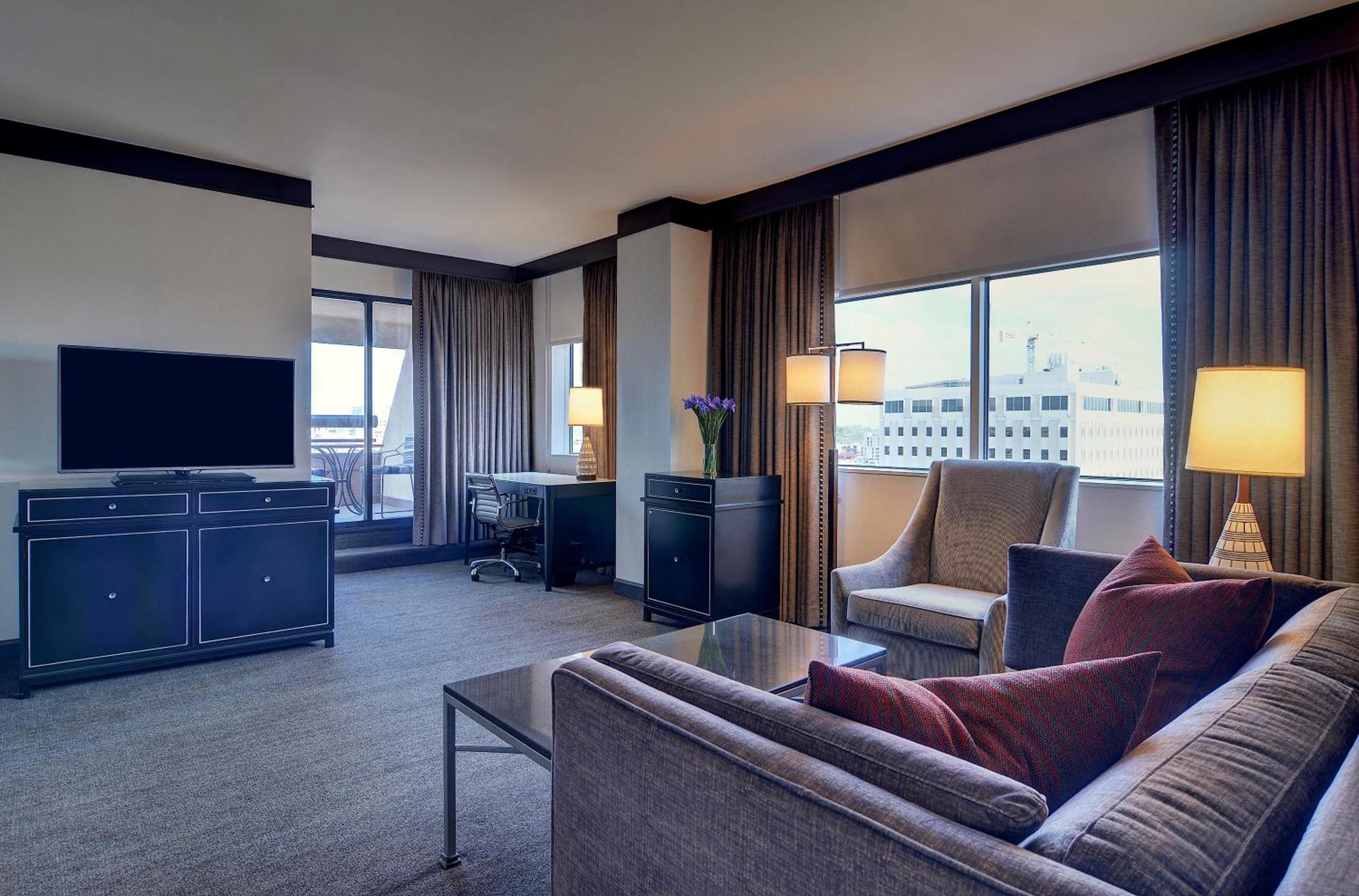 Loews Nashville Hotel At Vanderbilt Plaza Exterior photo